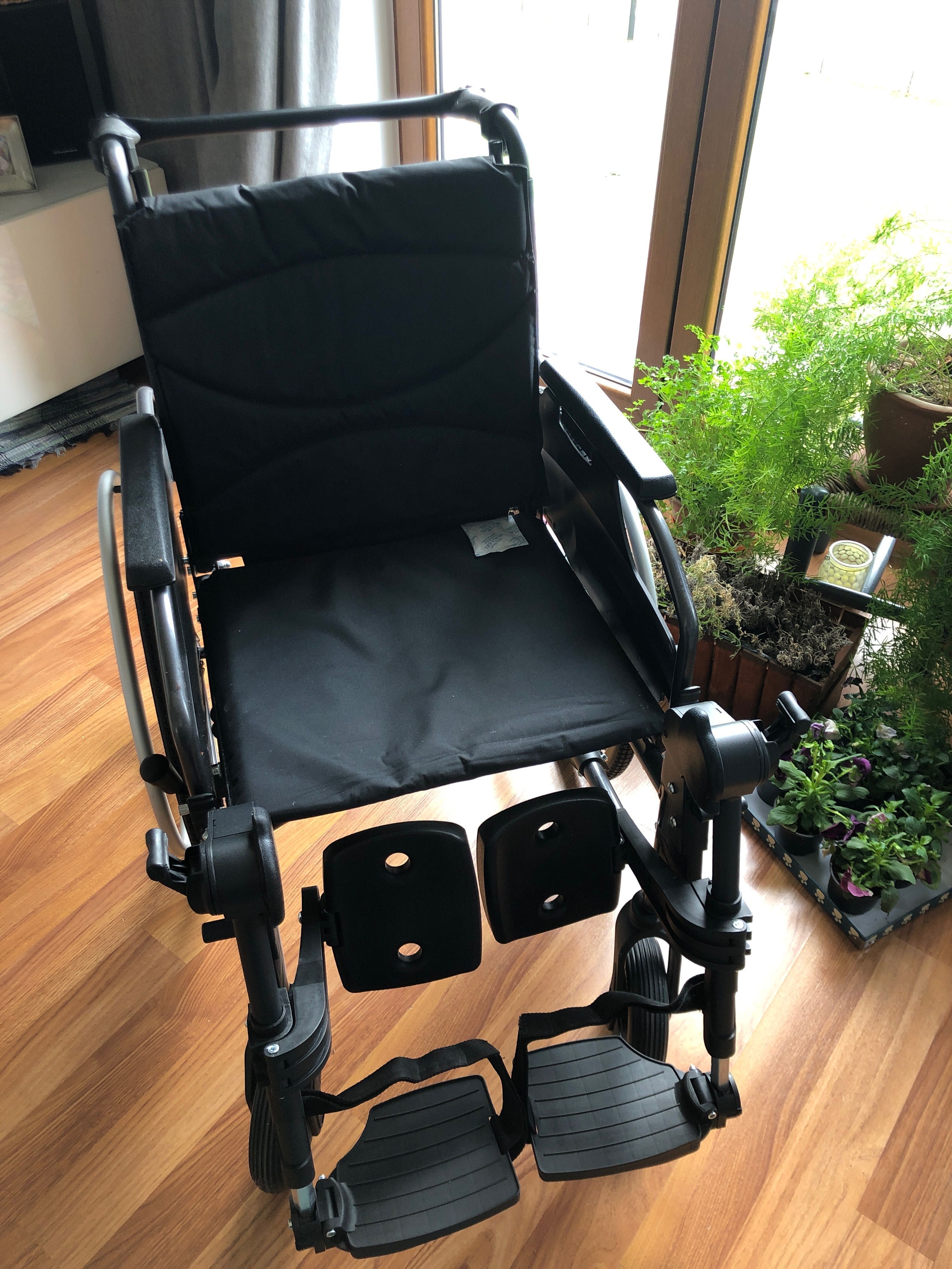 Wózek inwalidzki nowy VERMEIREN D 200  z poduszką antyodleżynową.