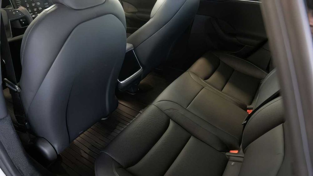 Tesla Model S Plaid      2021