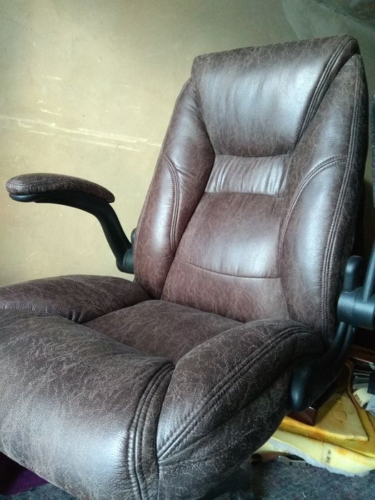 Крісла для дому і роботи