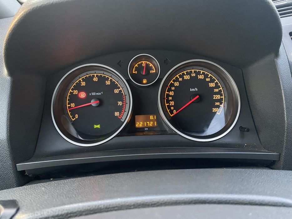Opel Zafira b 2.2 бензин