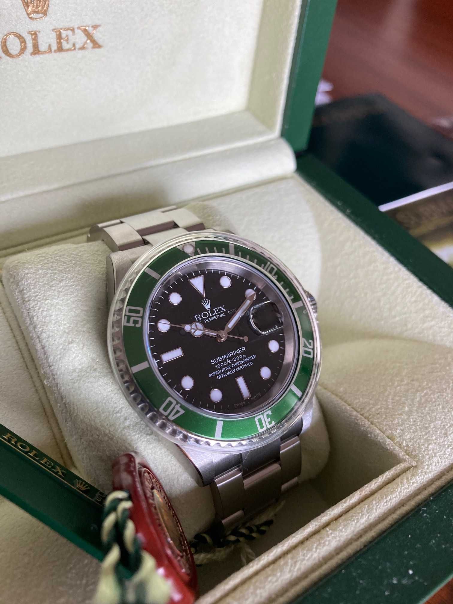 Rolex Submariner 16610 LV . NOS