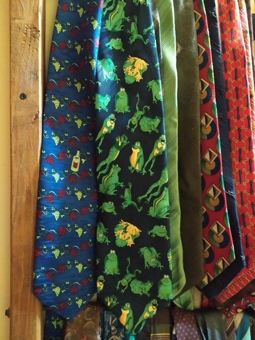 Продам коллекцию галстуков.