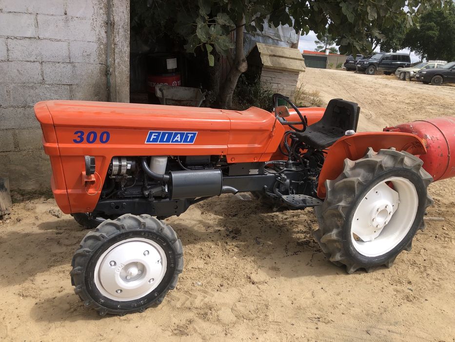 Trator agricola 4x2 fiat 300 froteto 30 cv com documentos