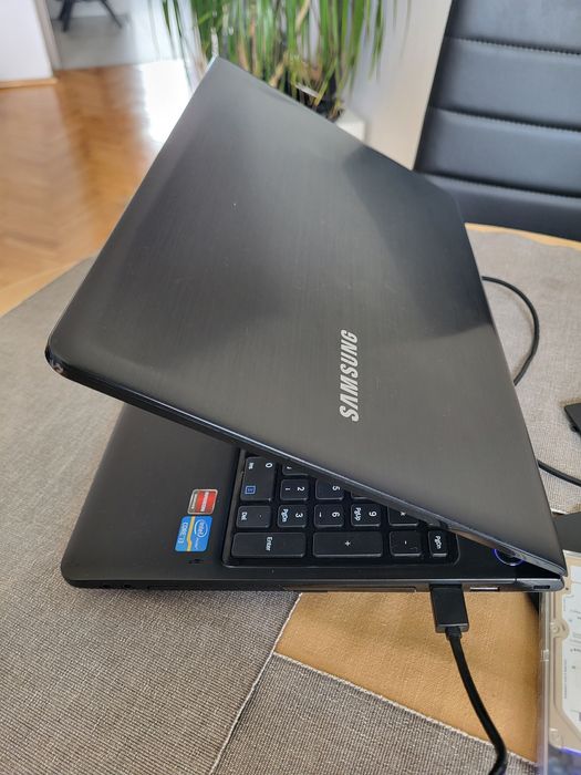 Laptop Samsung NP350E5C 15,6 cala Windows 10 z kartą graficzną w