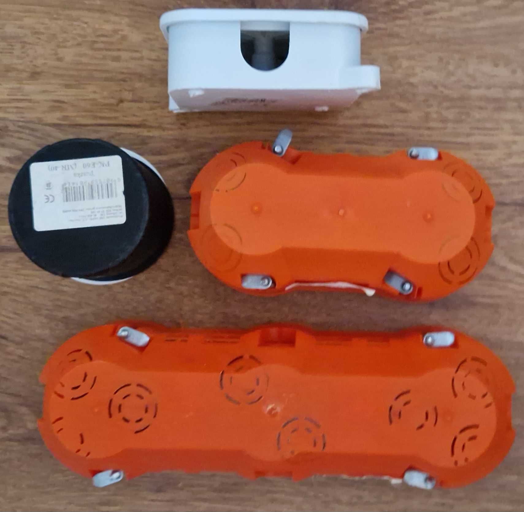Zestaw - ramki i puszki do gniazdek elektrycznych
