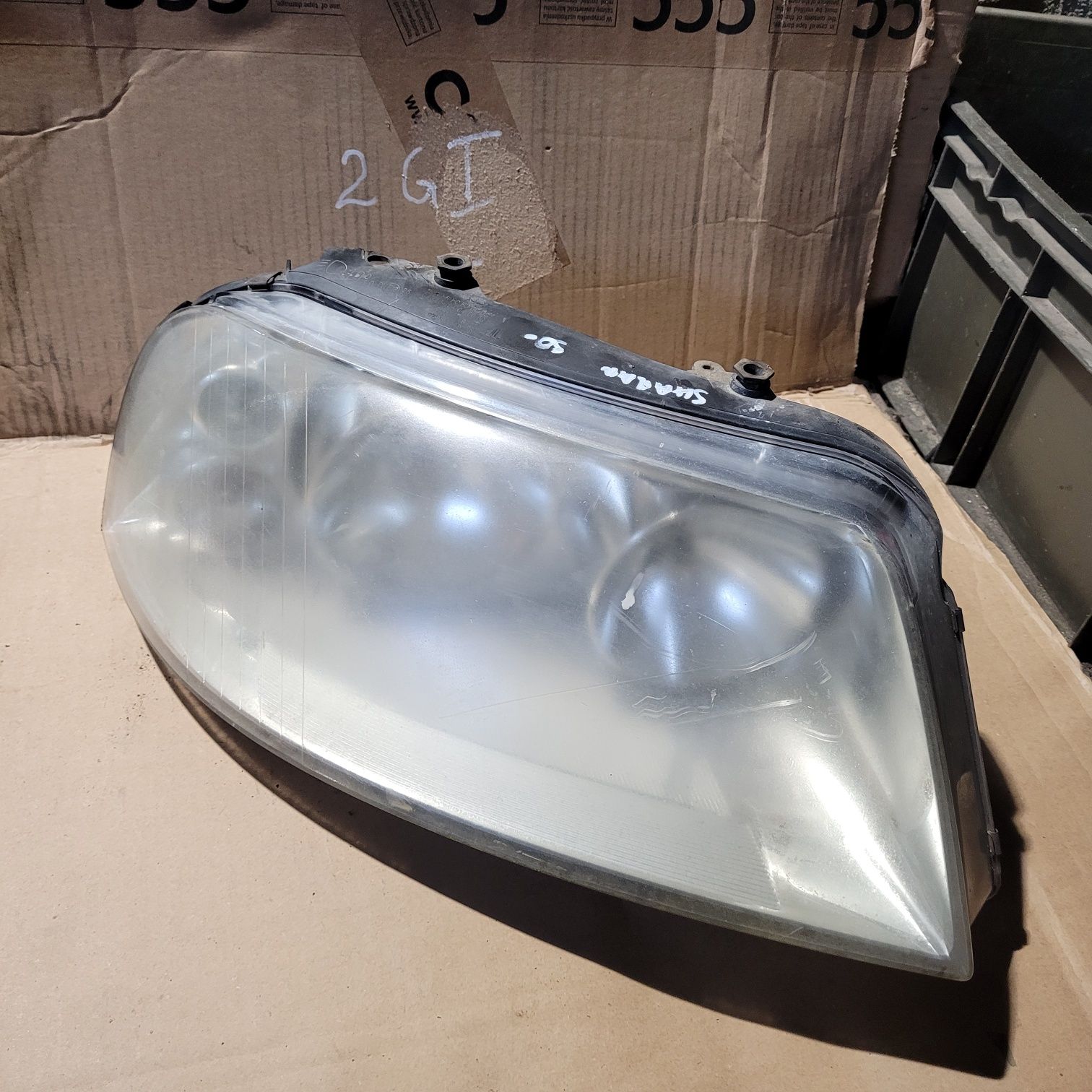 Lampa przód prawa vw sharan mk2 2001r