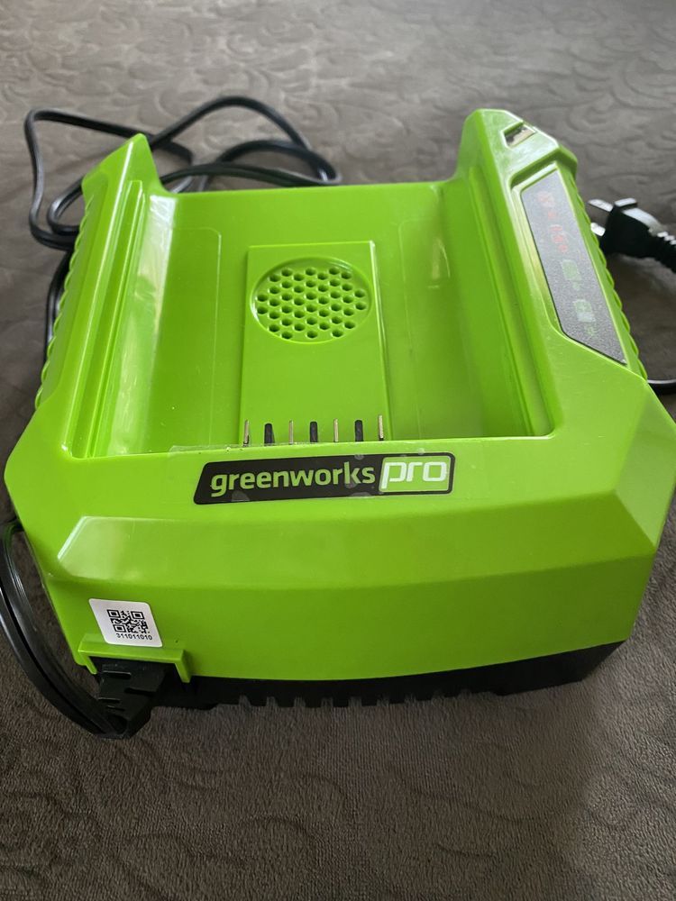 Зарядное устройство Greenworks Pro 80v