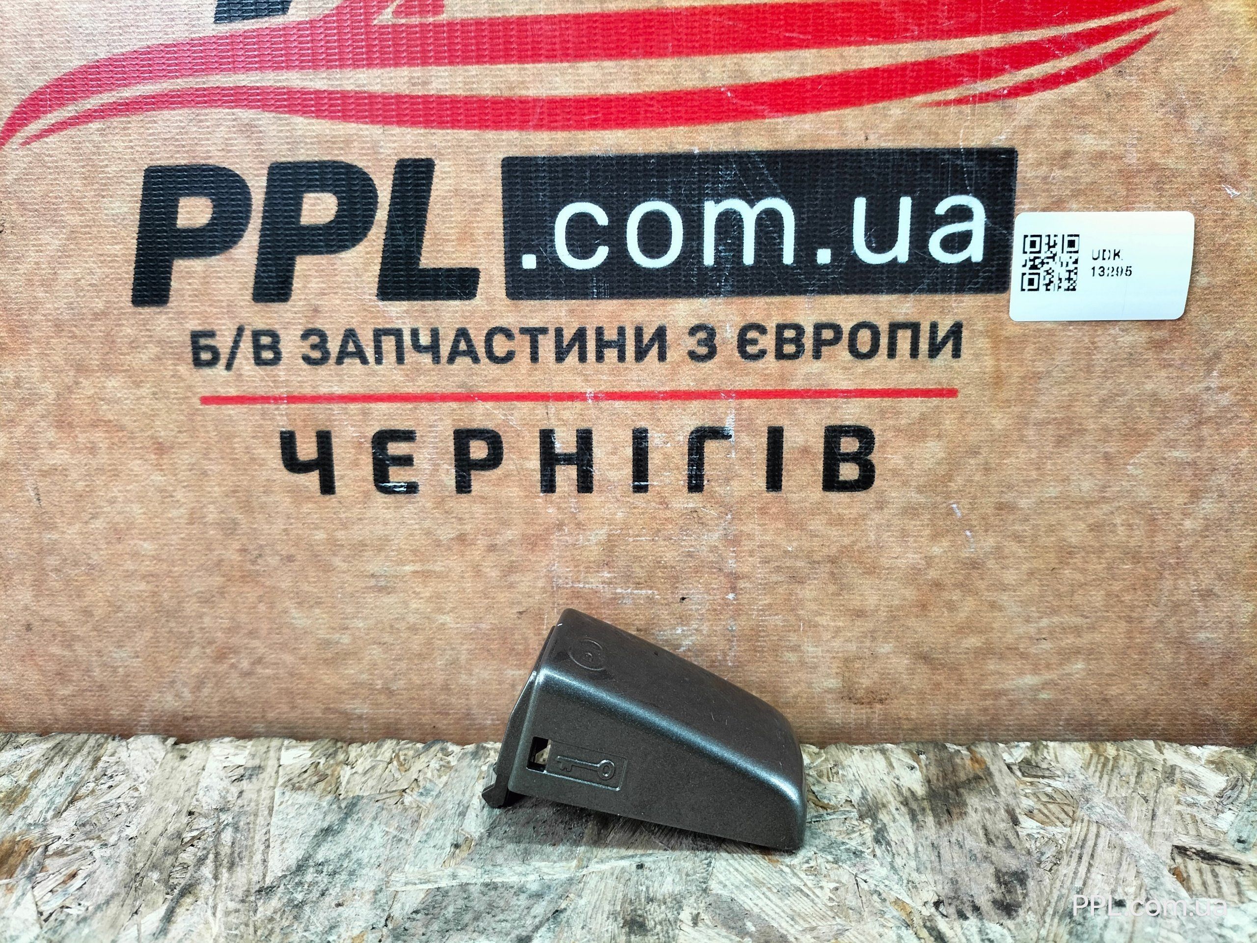 Land Rover Discovery 3 04-09 заглушка ручки передней левой CXJ500030