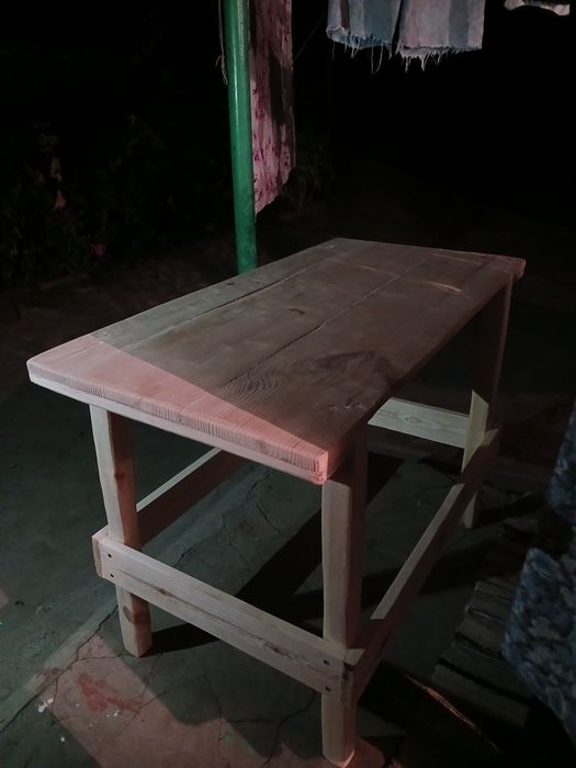 Стіл  дерев'яний