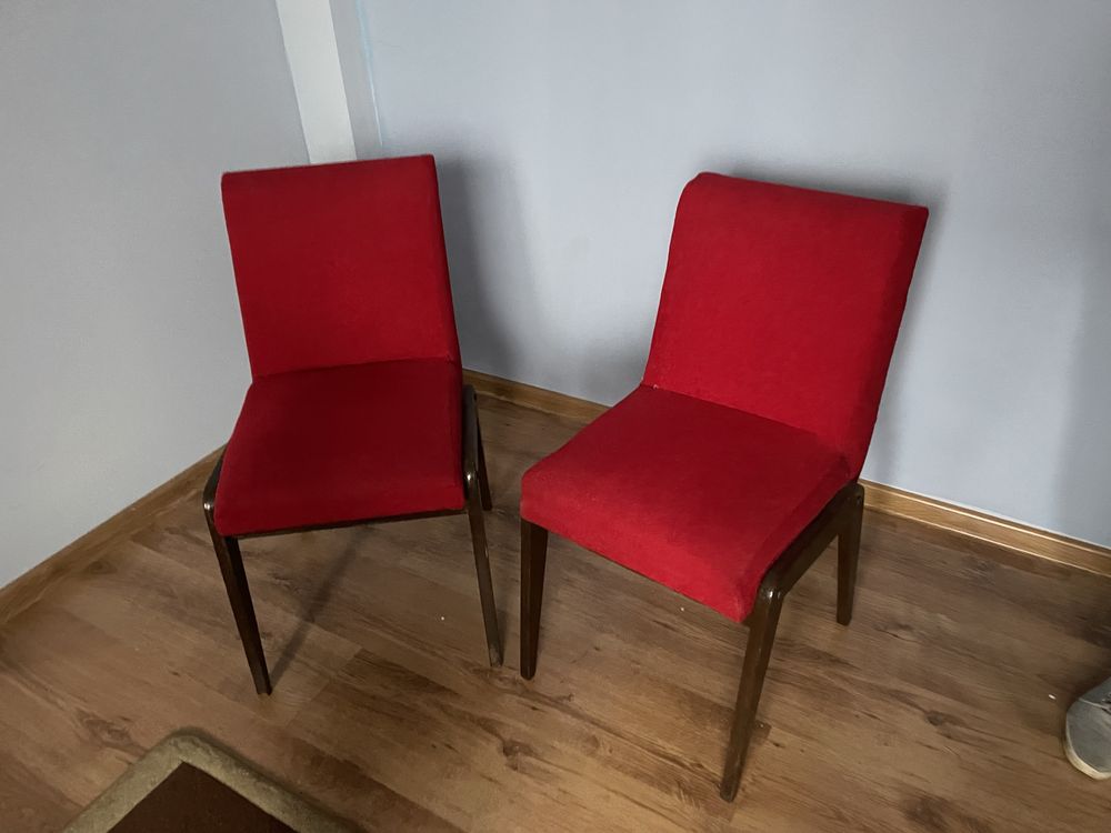 Krzesła PRL czerwone drewniane