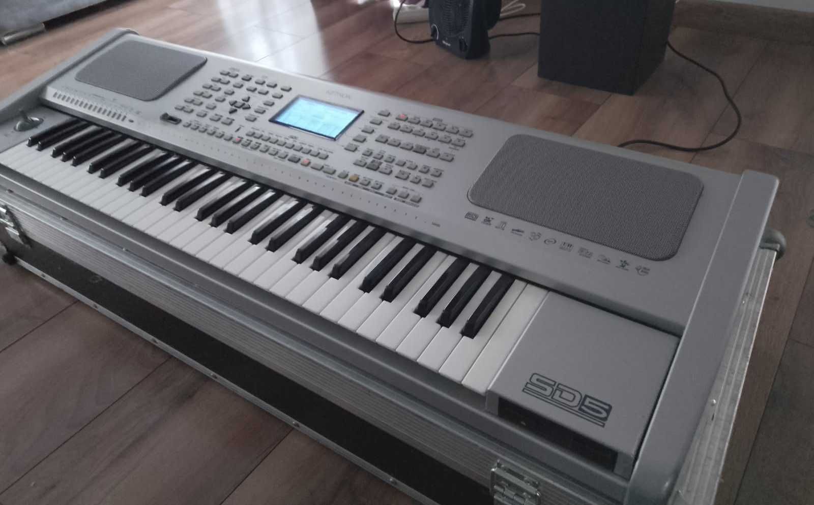 Sprzedam keyboard Ketron sd 5+ case