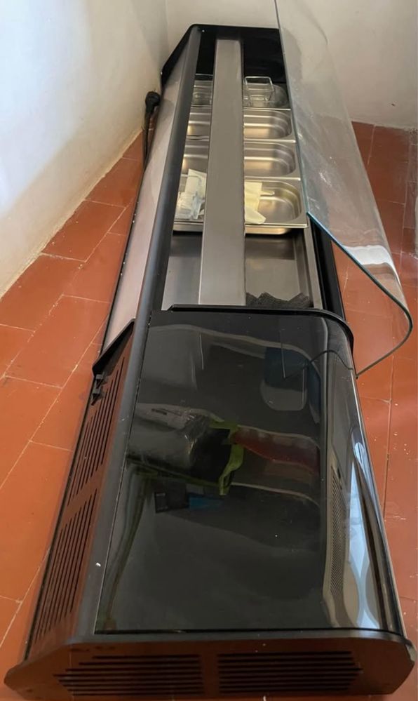 Vitrine refrigerada para sushi bar