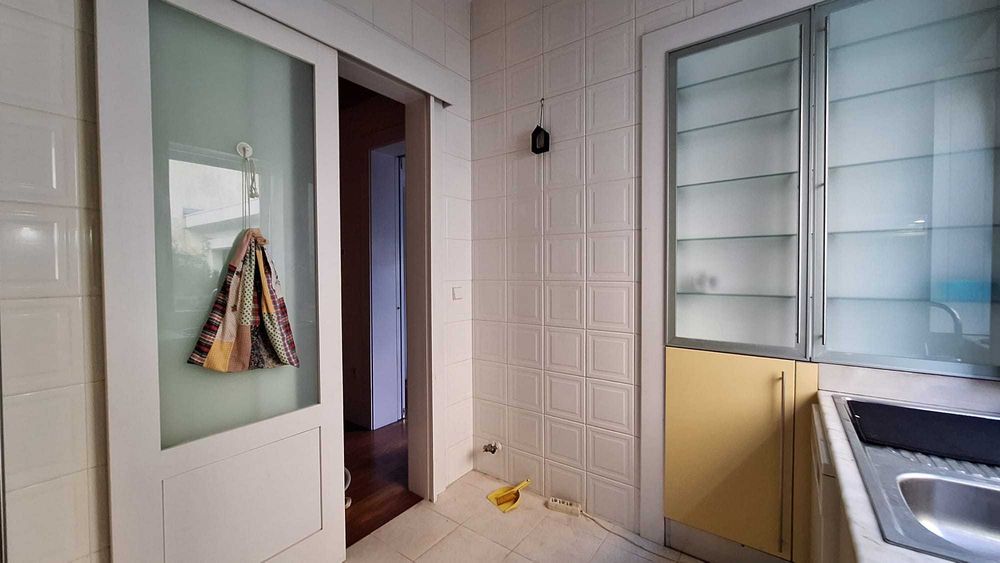 Moradia V2+1 perto da Avenida Antunes Guimarães