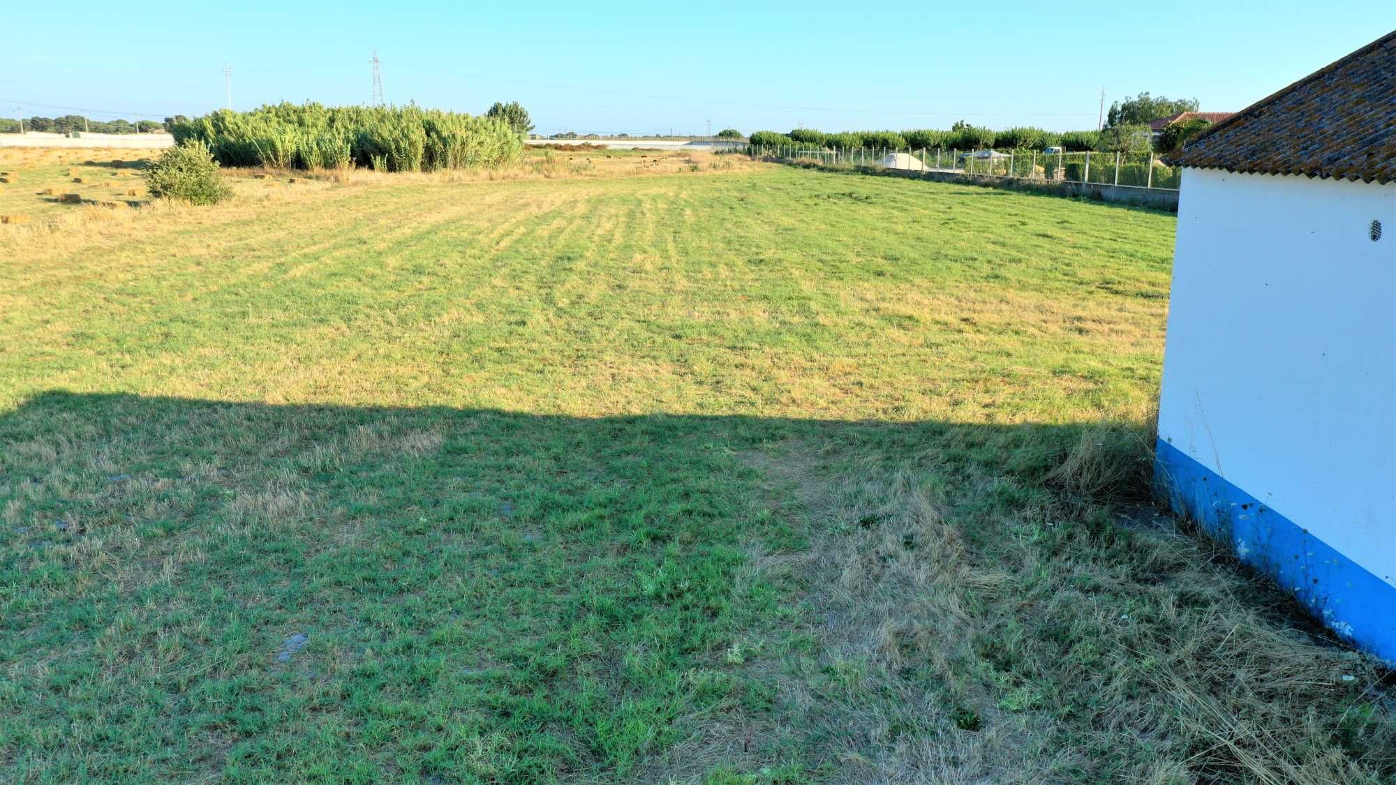 Terreno com armazém de 70m2