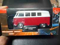 Miniatura 1963 Volkswagen T1 Bia escala 1:43.