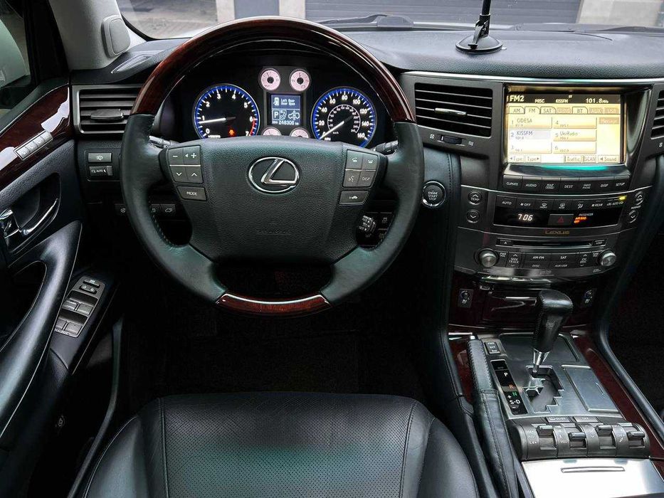 Lexus LX 570 AT 2011