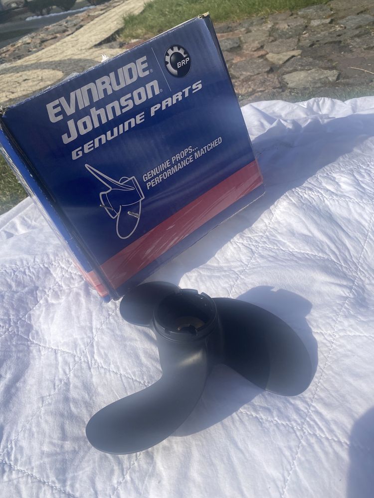 Śruba Johnson Evinrude Mercury Genuine parts 4-8HP 8 x 7 na kołek