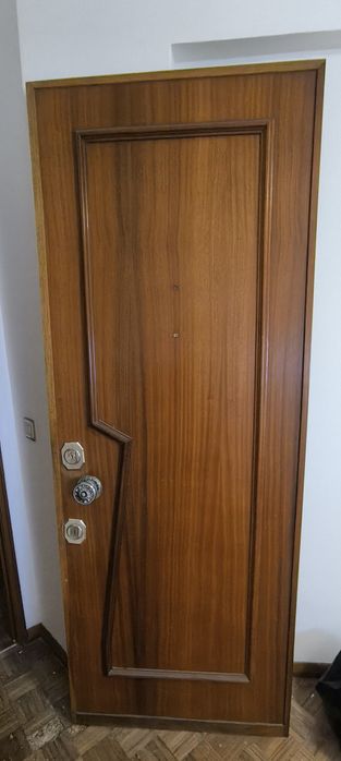 Porta exterior de madeira