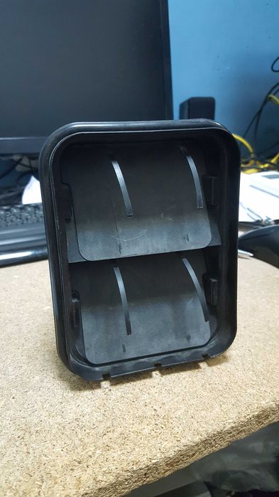 Щиток вентиляції лівий Nissan 768043JA0A