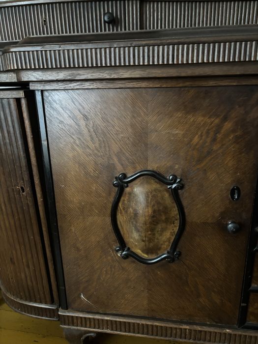 Kredens przedwojenny dąb