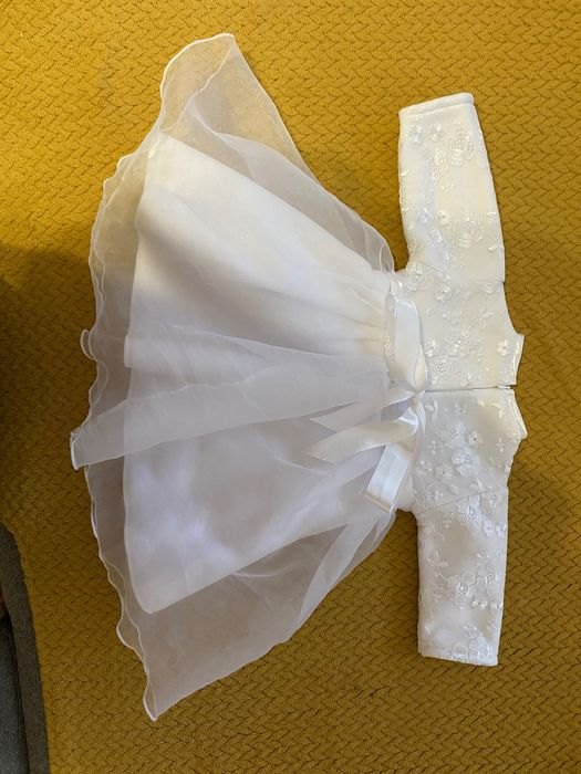 Ubranko na chrzest dla dziewczynki rozm 68