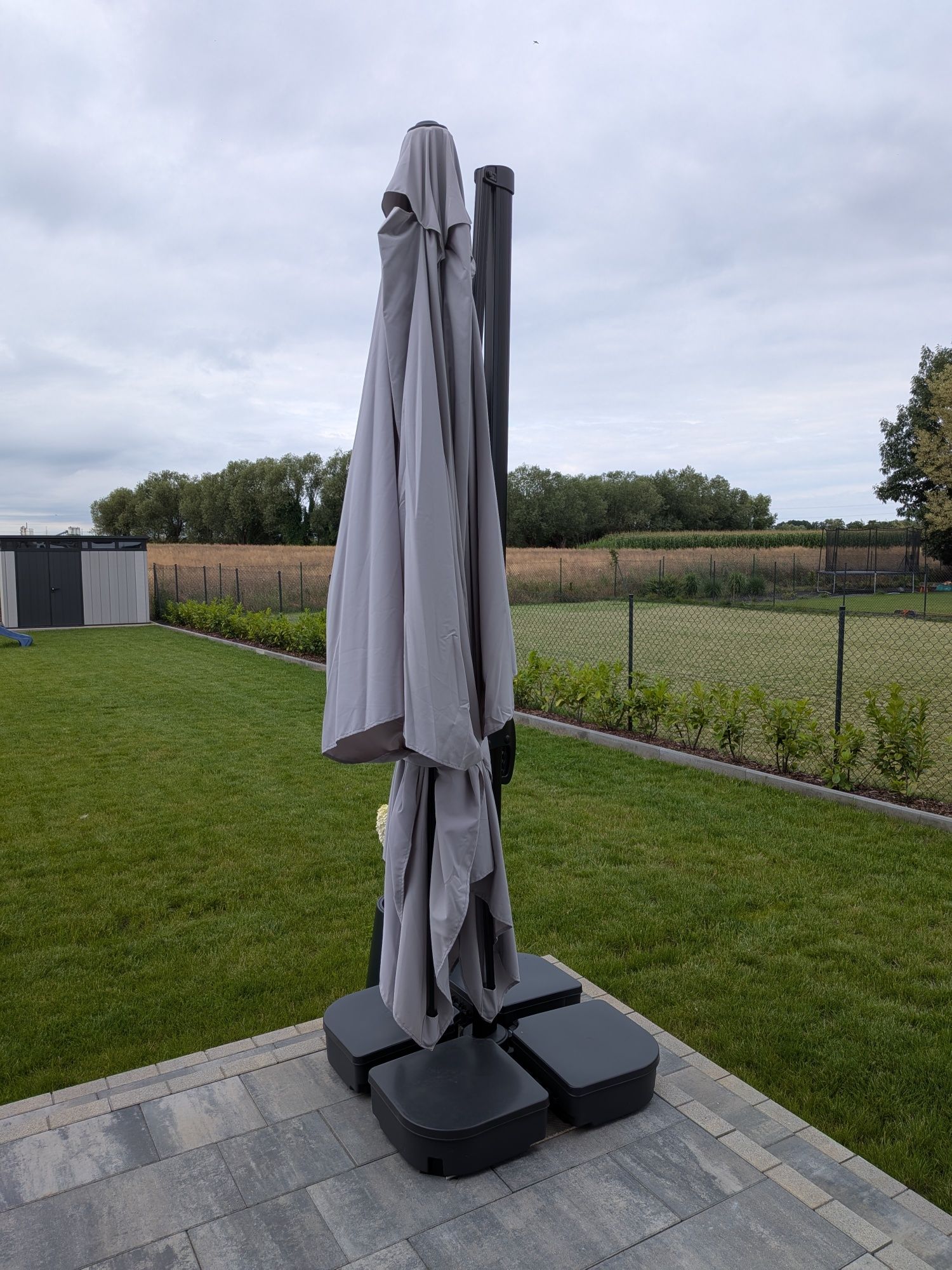 Parasol ogrodowy 500 cm na wysięgniku z dodatkowym obciążeniem
