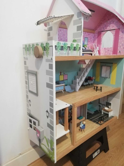 Vende se casinha de bonecas