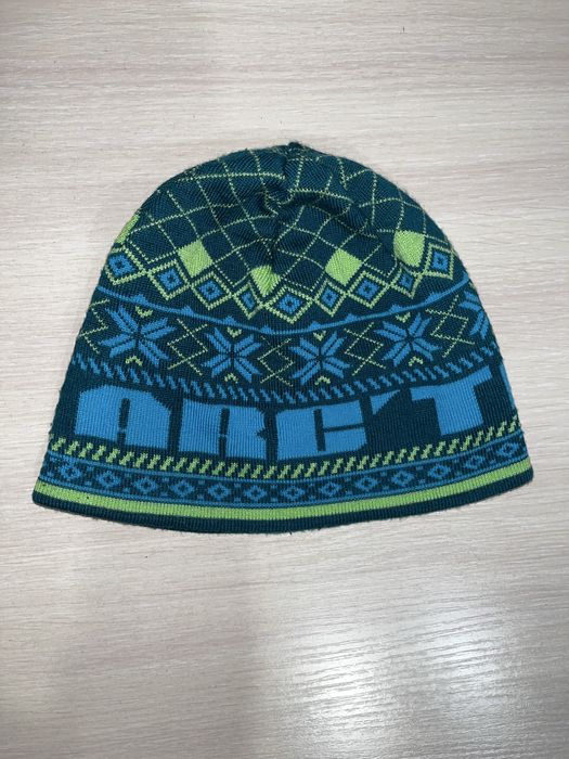 Шапка Arc’teryx.