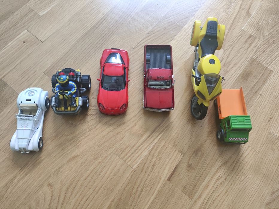 Машинки іграшкові