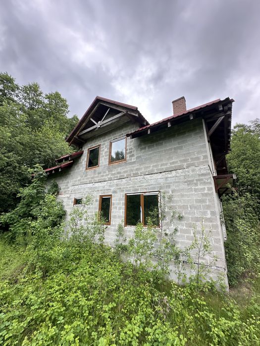 Продаж 2 будинків в лісі, біля озера