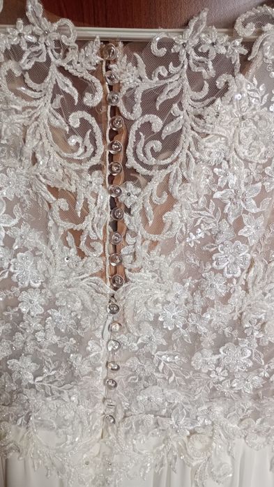 Suknia ślubna Carla 38