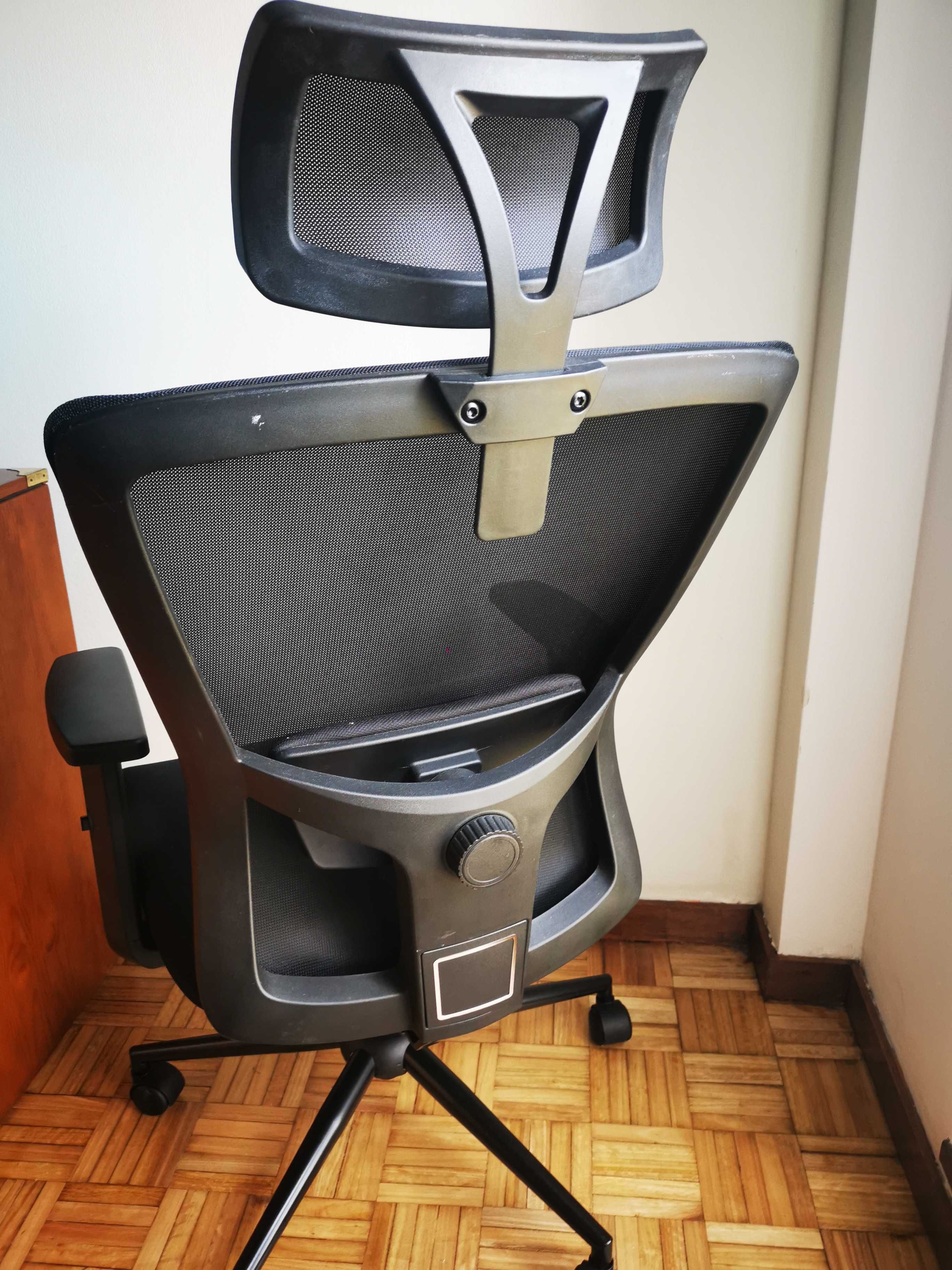 Cadeira de escritório ergonómica ajustável