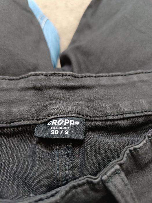 Czarne spodnie regular marki Cropp rozmiar 30/S