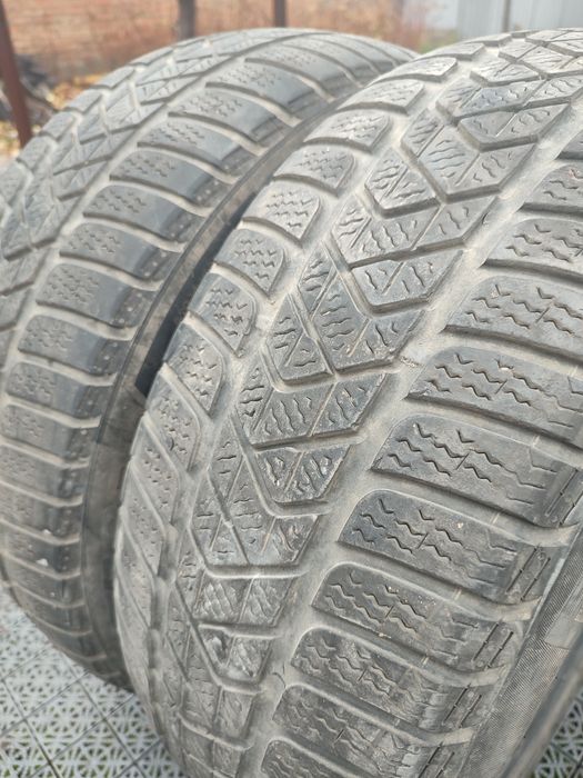 Продам зимову гуму 215/55r17