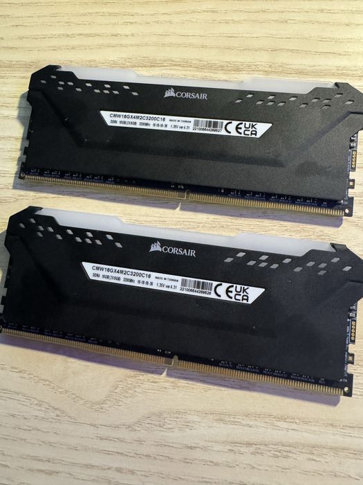 Corsair VENGEANCE RGB PRO  2x8gb 3200mhz