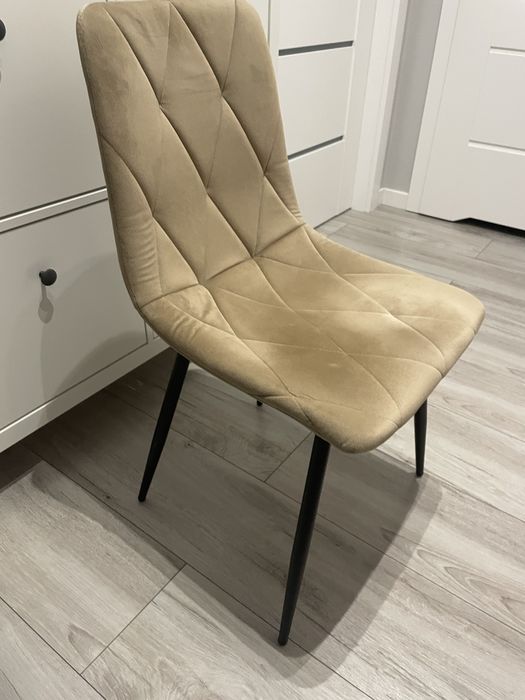 piękne krzesło w dobrym stanie