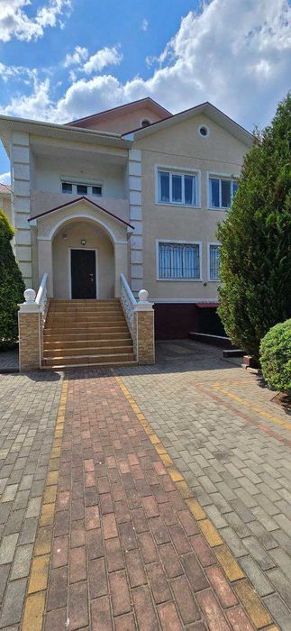 Дом в Золотой Горке, 20 соток, делимый участок, винный погреб, сауна