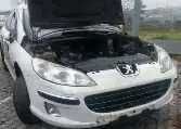 Peugeot 407 carro com algum material