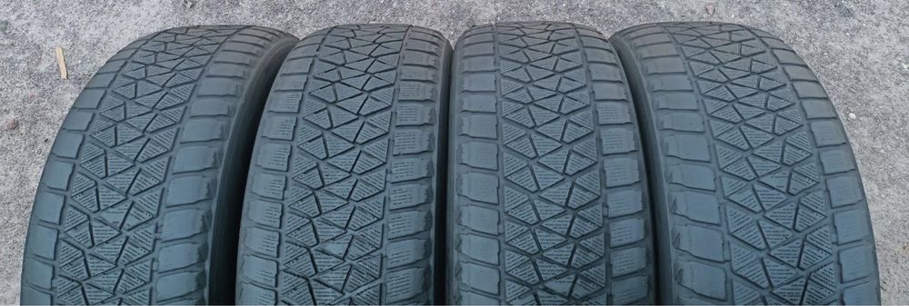 Шини Bridgestone Blizzak DM-V2 245/55 R19