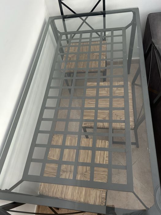 Mesa de vidro em bom estado