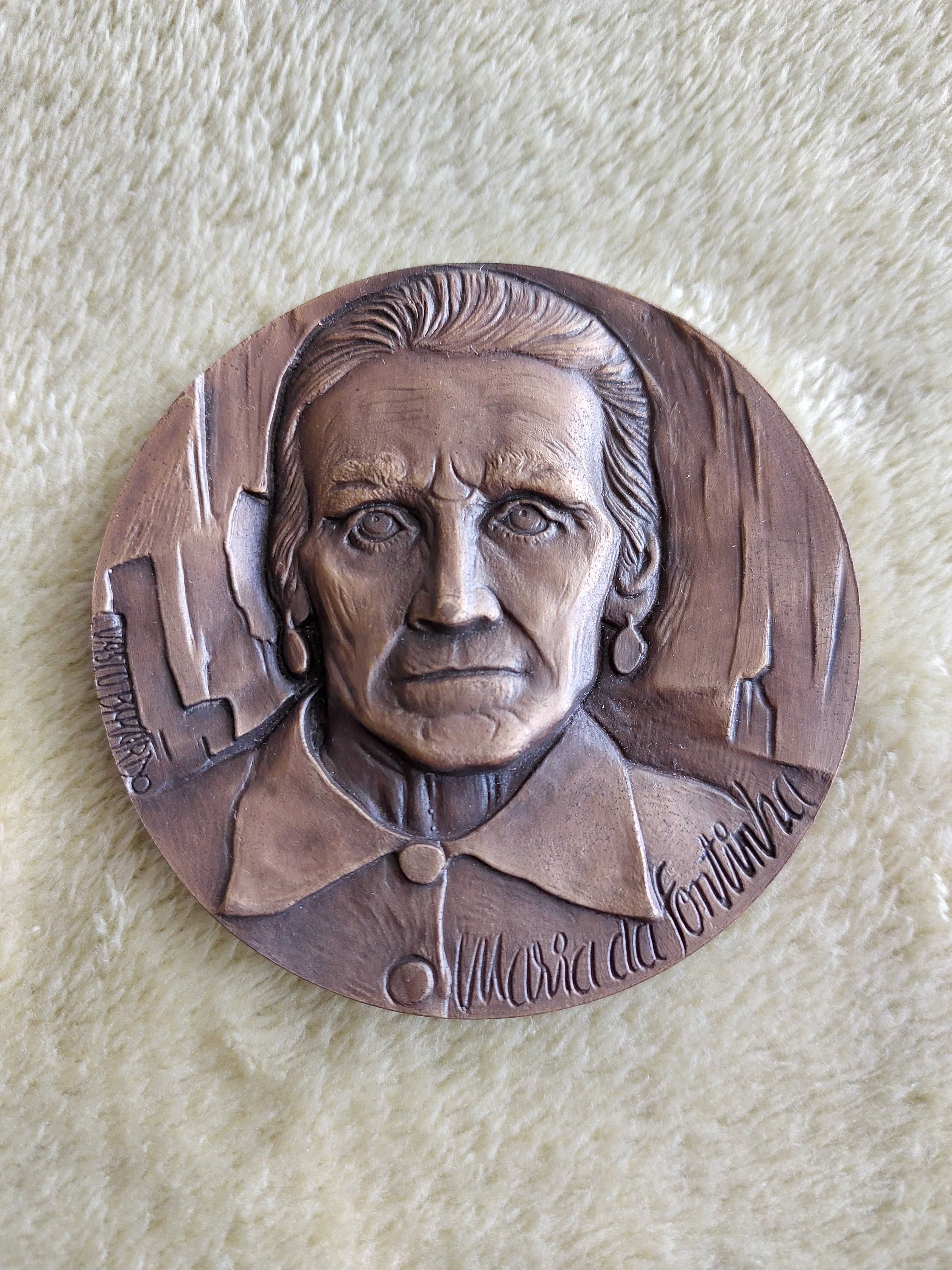 Medalha dedicada a MARIA DA FONTINHA