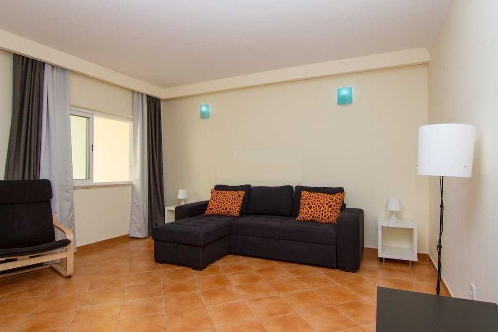 Moradia T1 - Condomínio SunHome, Portimão – Piscina, Jardim e Barbecue