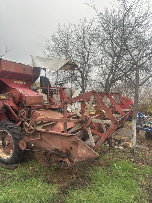 Комбайн T600S з жаткою