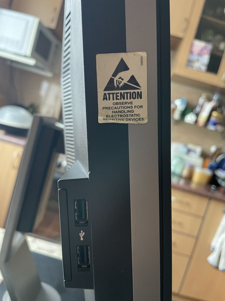 Монитор компьютерный Dell 2209WAf