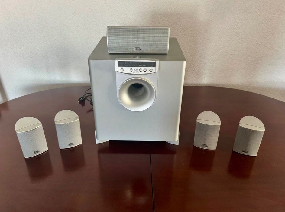 Sistema de som Home Cinema JBL ESC360