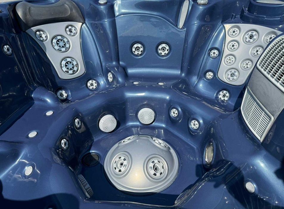 Używana wanna z hydromasażem 7 osobowa