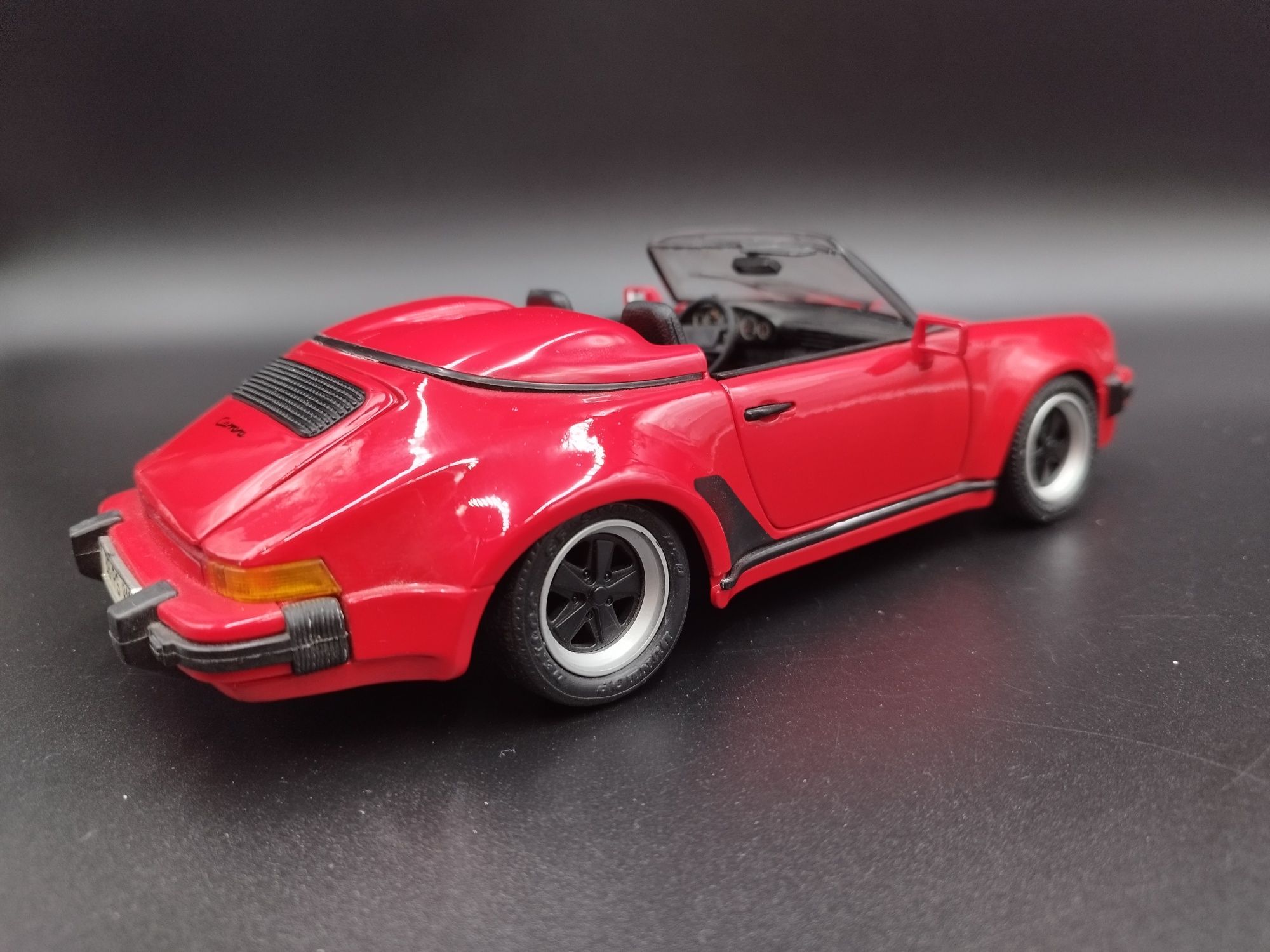 1:18 Maisto  1989 Porsche 911 Carrera Speedster model używany