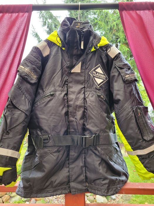 Sztormiak wodoodporny, wypornościowy