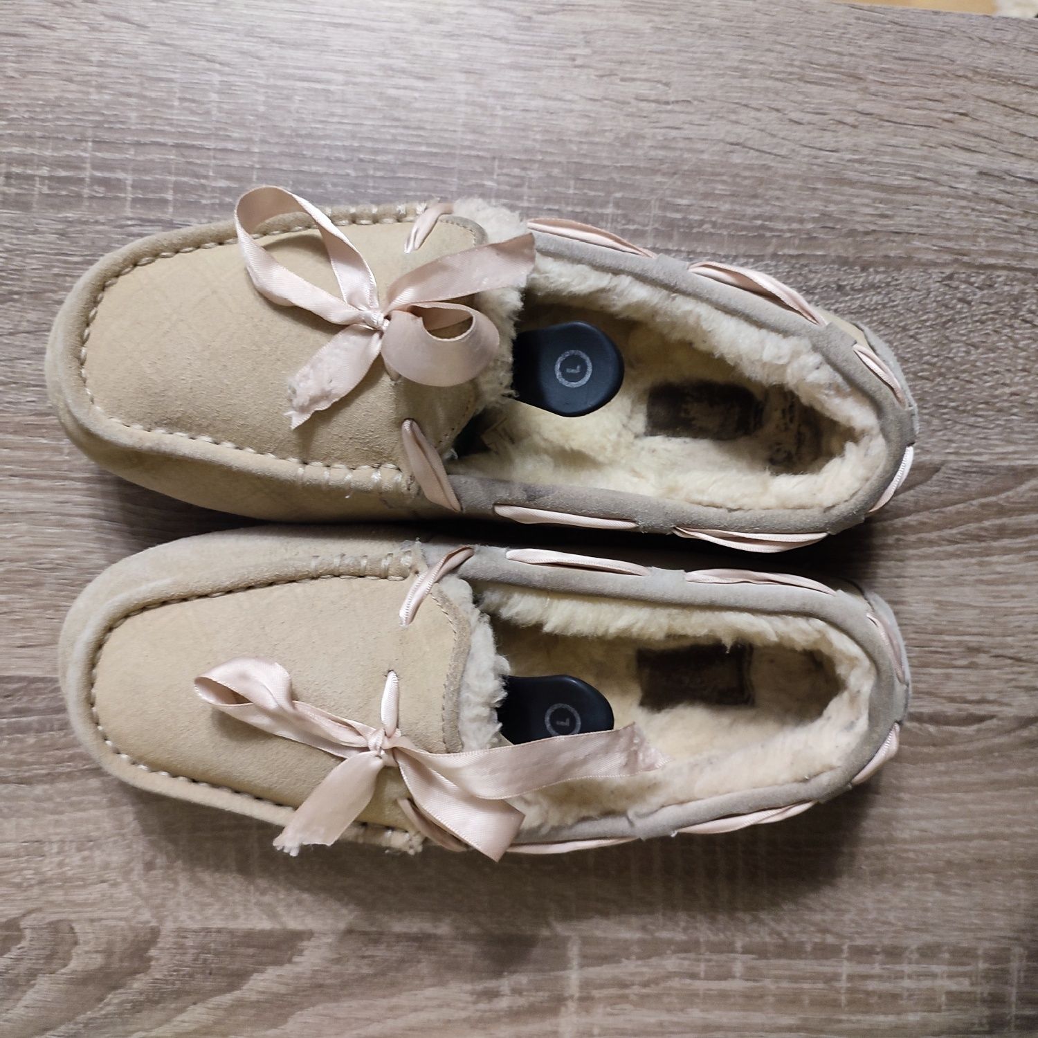 жіночі шкіряні туфлі,кросівки, мокасини UGG size 42/9.5/275