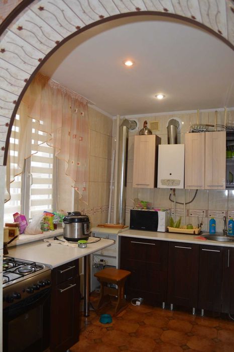 Продам капітальний будинок  у центрі села Молодіжне